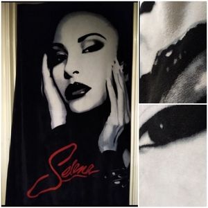 Selena Plush Throw Blanket